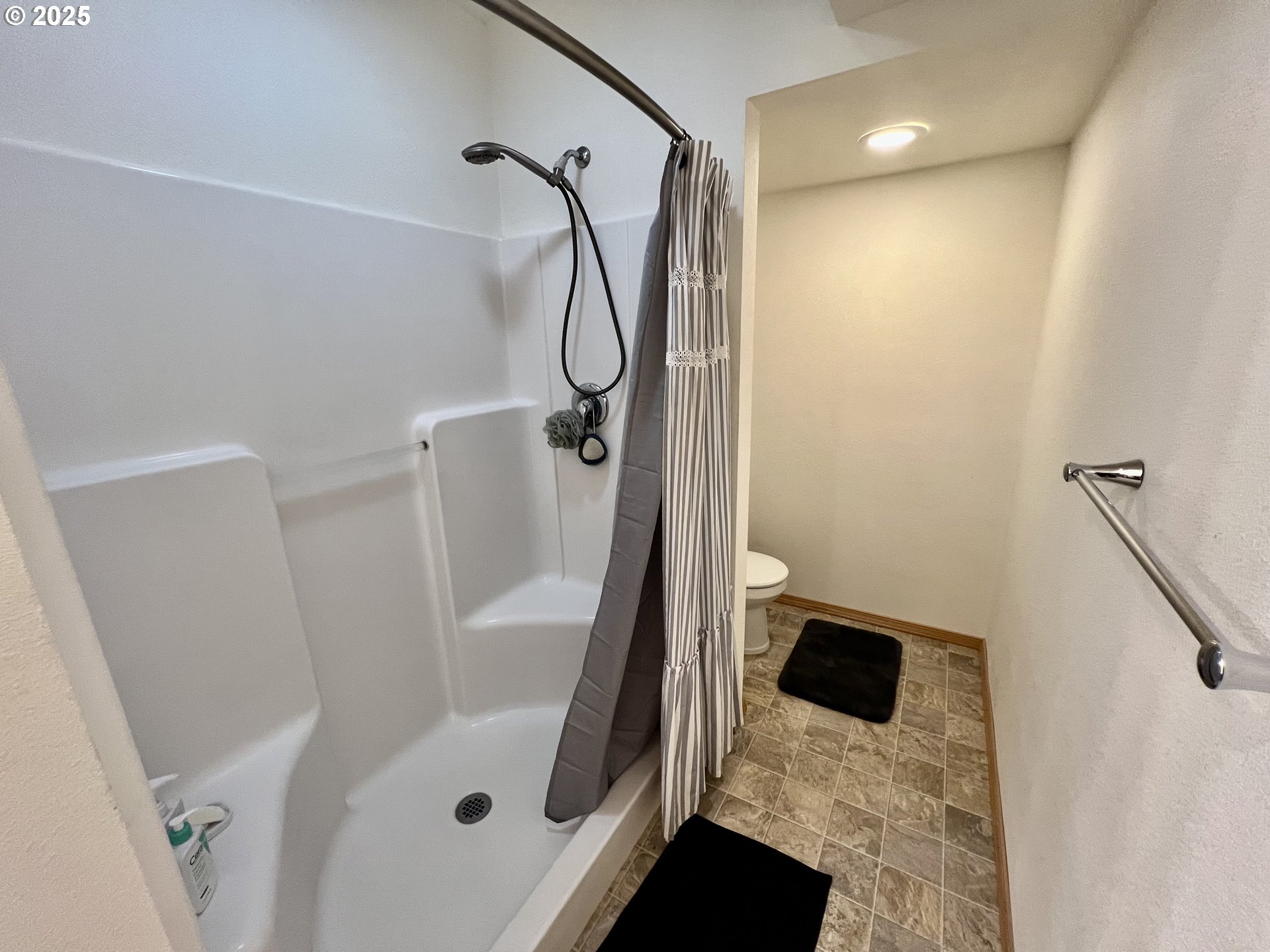 707 Highland Drive La Grande, OR 97850 - Photo 24 of 28 a bathroom with a shower and toilet