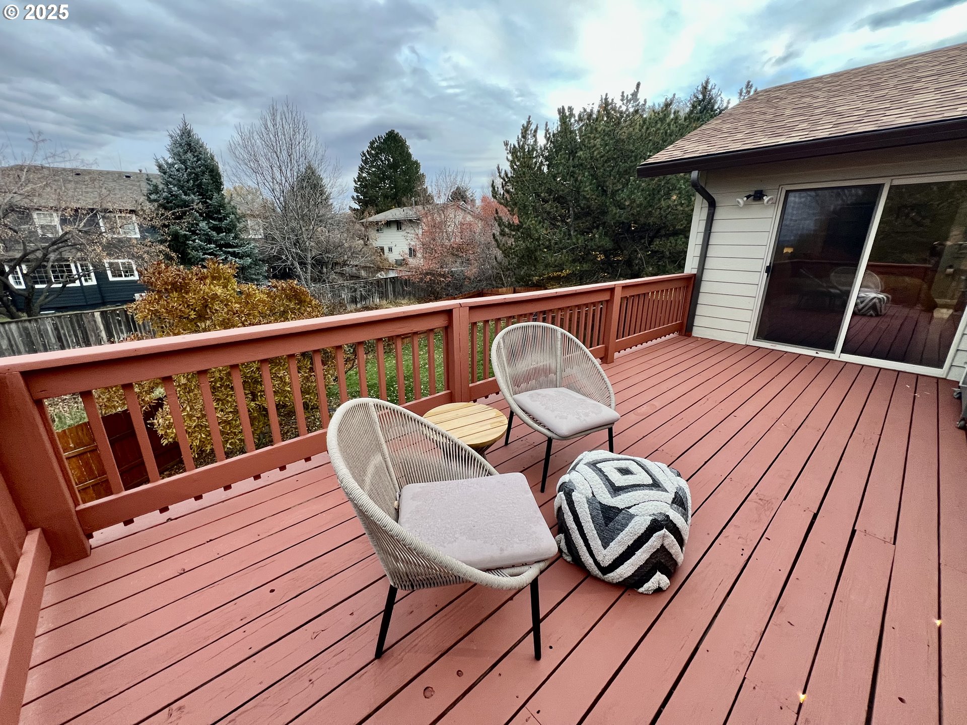 707 Highland Drive La Grande, OR 97850 - Photo 28 of 28 a balcony with wooden floor table and chairs