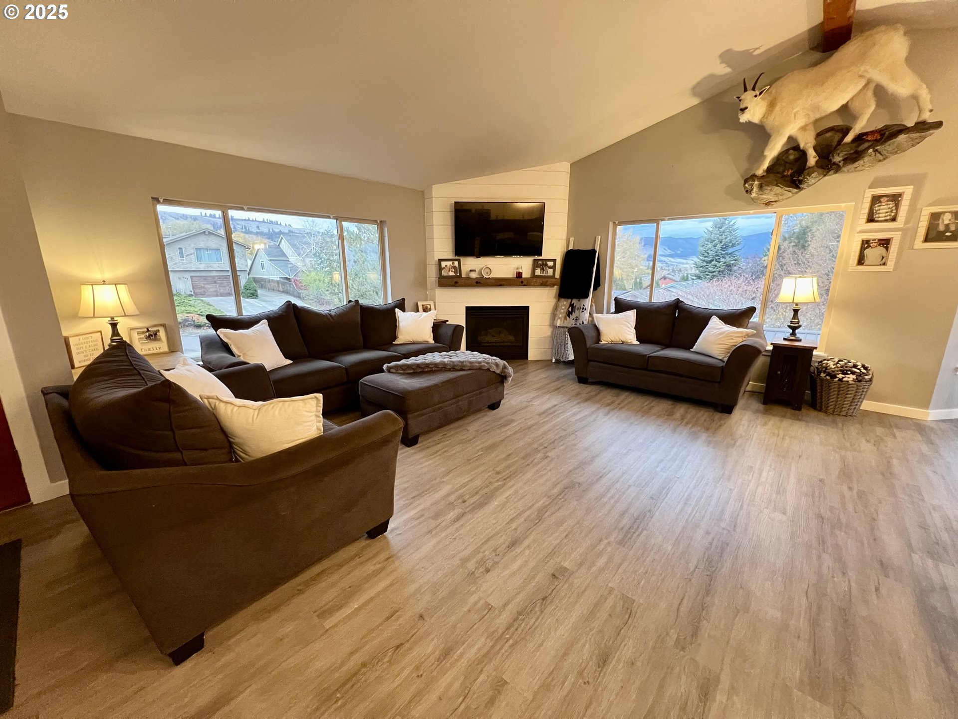707 Highland Drive La Grande, OR 97850 - Photo 4 of 28 a living room with fireplace furniture and a flat screen tv