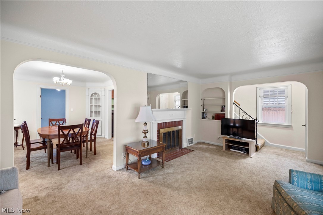 947 Beverly Road Cleveland Heights, OH 44121 - Photo 4 of 27