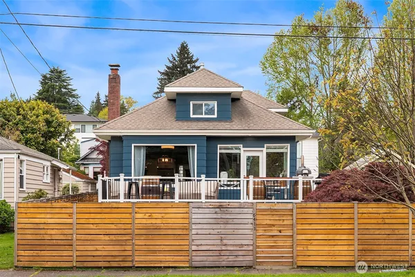$1,098,000 | 6411 Woodland Place North, Seattle, WA 98103