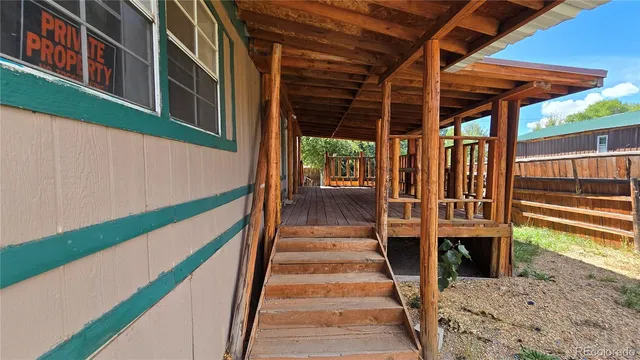 a view of entryway with a front door