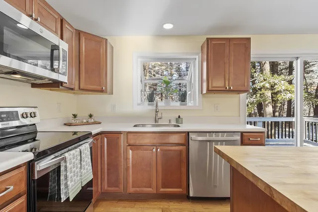 $549,900 | 7 Tranquil Drive, Londonderry, NH 03053