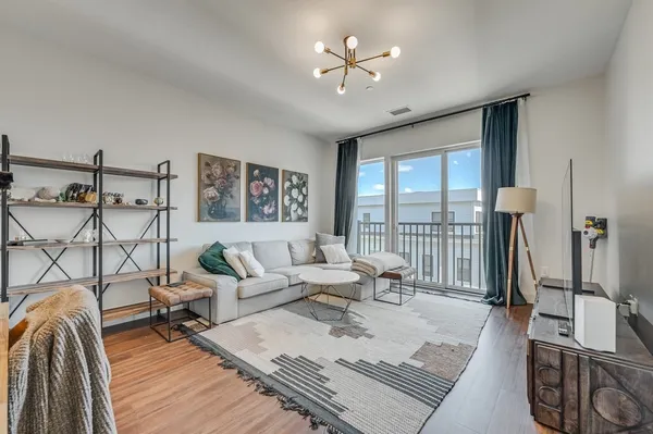 $3,400 | 205 Maverick Street, Unit 410, Boston, MA 02128