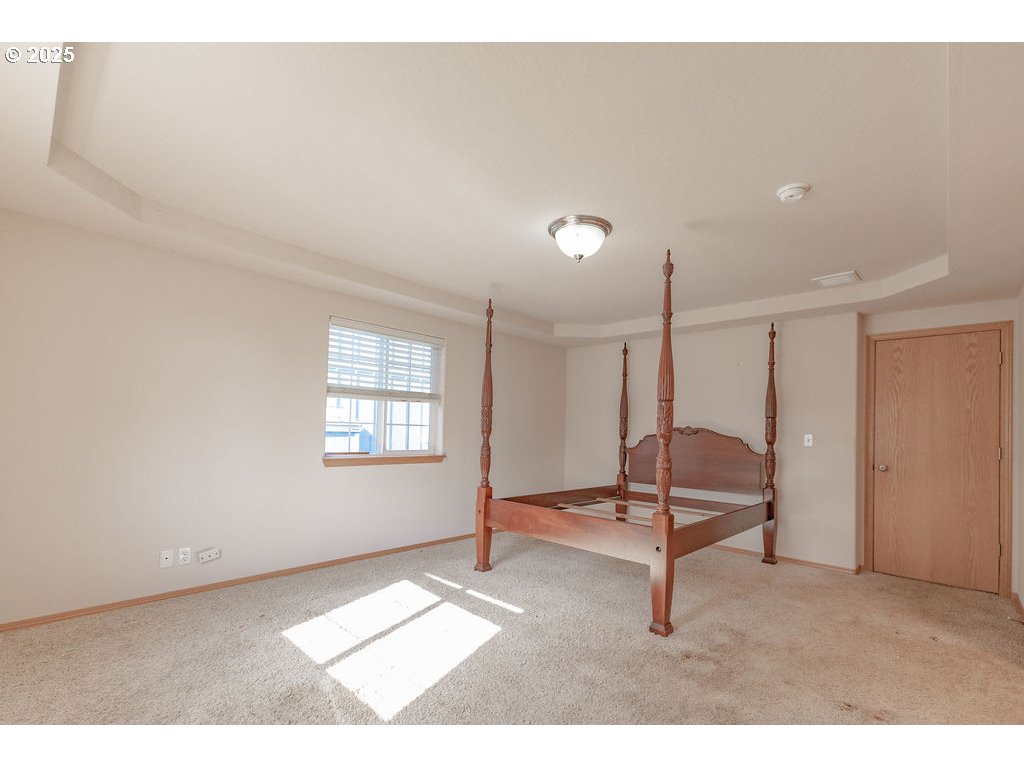 895 Kristen Way Cottage Grove, OR 97424 - Photo 18 of 33 Bedroom, Primary