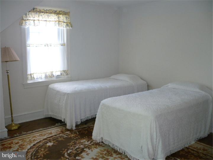 2406 Avon Road Ardmore, PA 19003 - Photo 10 of 14 Bedroom - Main