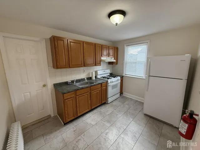 $1,800 | 251 Henry Street, Unit 2, South Amboy, NJ 08879