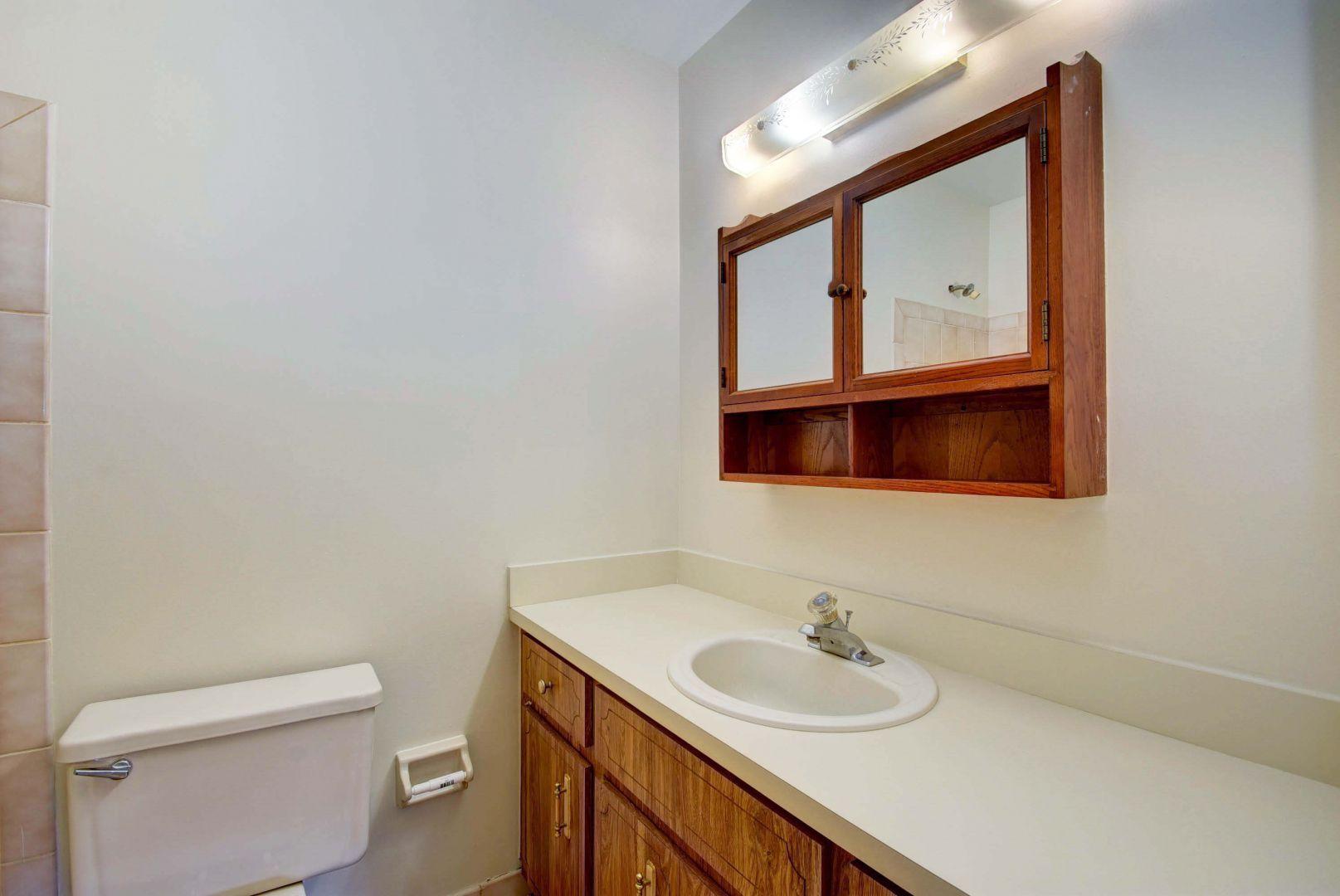 31 Barberton Road Lake Worth, FL 33467 - Photo 18 of 59 Master Bathroom