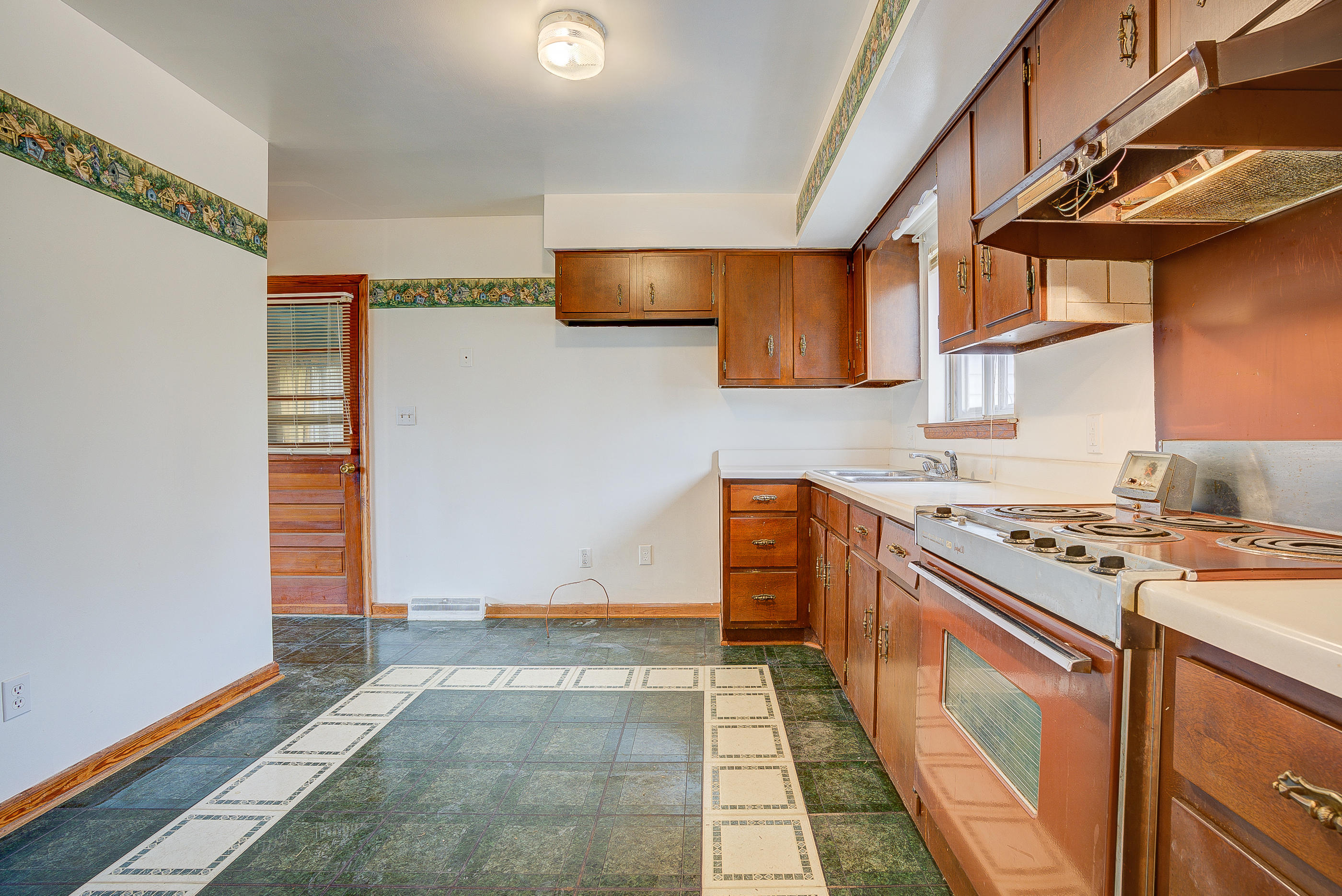 541 Olney Road Vinton, VA 24179 - Photo 8 of 19 Kitchen
