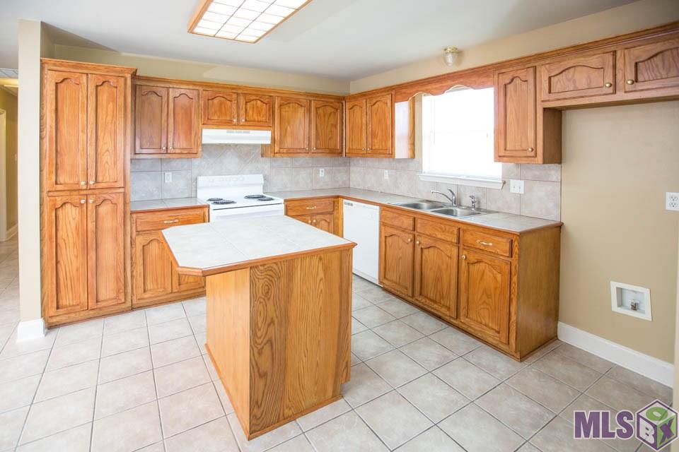 975 North 24th Street Baton Rouge, LA 70802 - Photo 3 of 10 KITCHEN