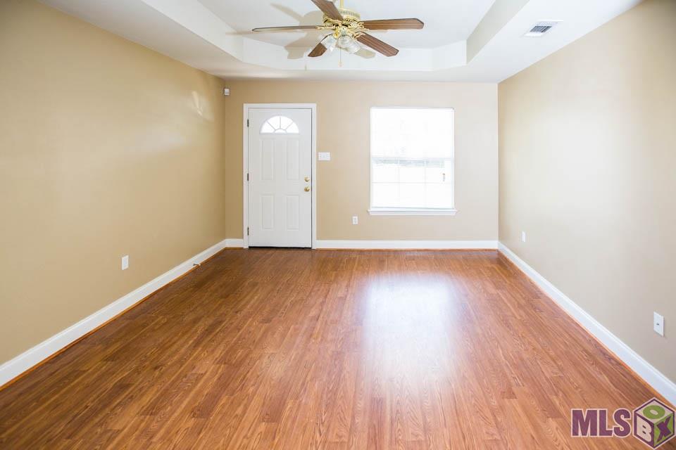 975 North 24th Street Baton Rouge, LA 70802 - Photo 4 of 10 LIVINGROOM