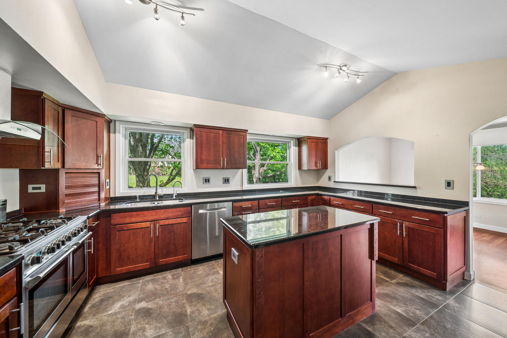 1N451 Indian Knoll Road West Chicago, IL 60185 - Photo 10 of 25