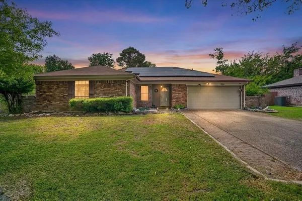 $320,000 | 834 South Ridgeway Drive, Cleburne, TX 76033