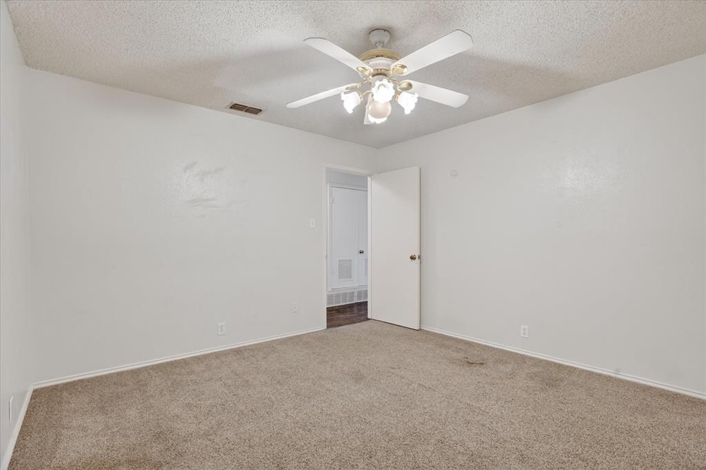 834 South Ridgeway Drive Cleburne, TX 76033 - Photo 14 of 22