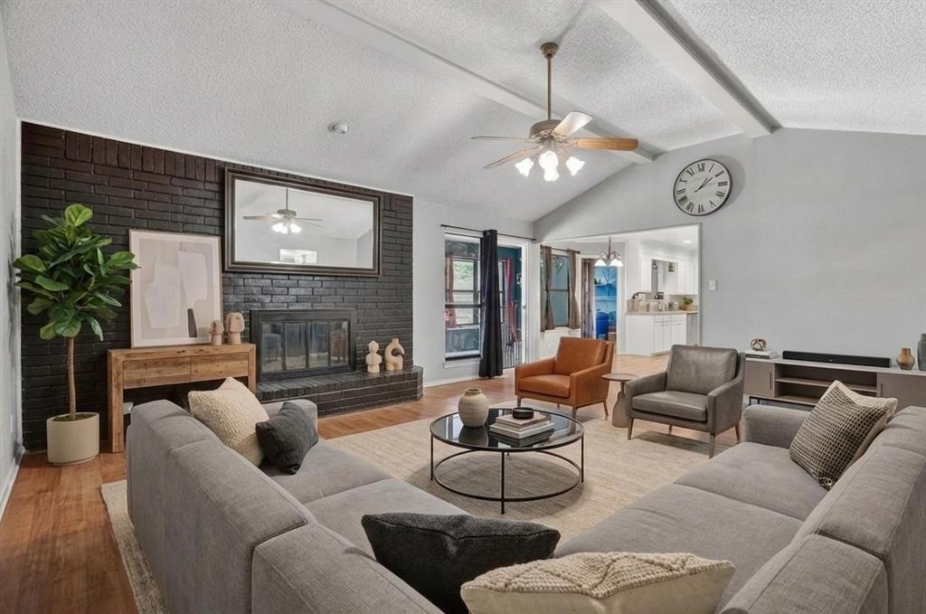 834 South Ridgeway Drive Cleburne, TX 76033 - Photo 4 of 22