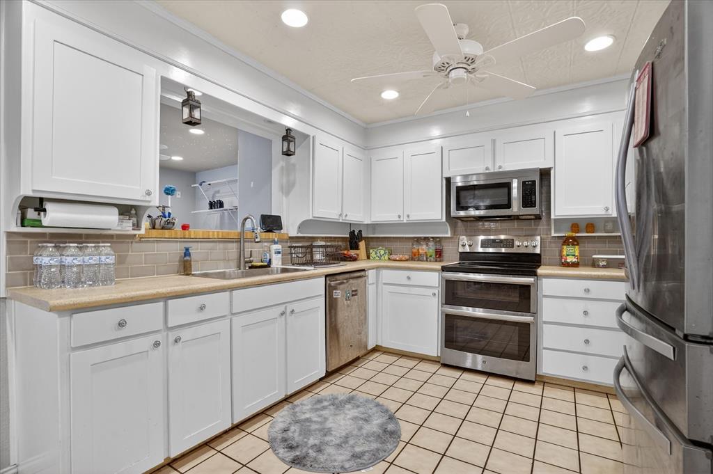 834 South Ridgeway Drive Cleburne, TX 76033 - Photo 8 of 22