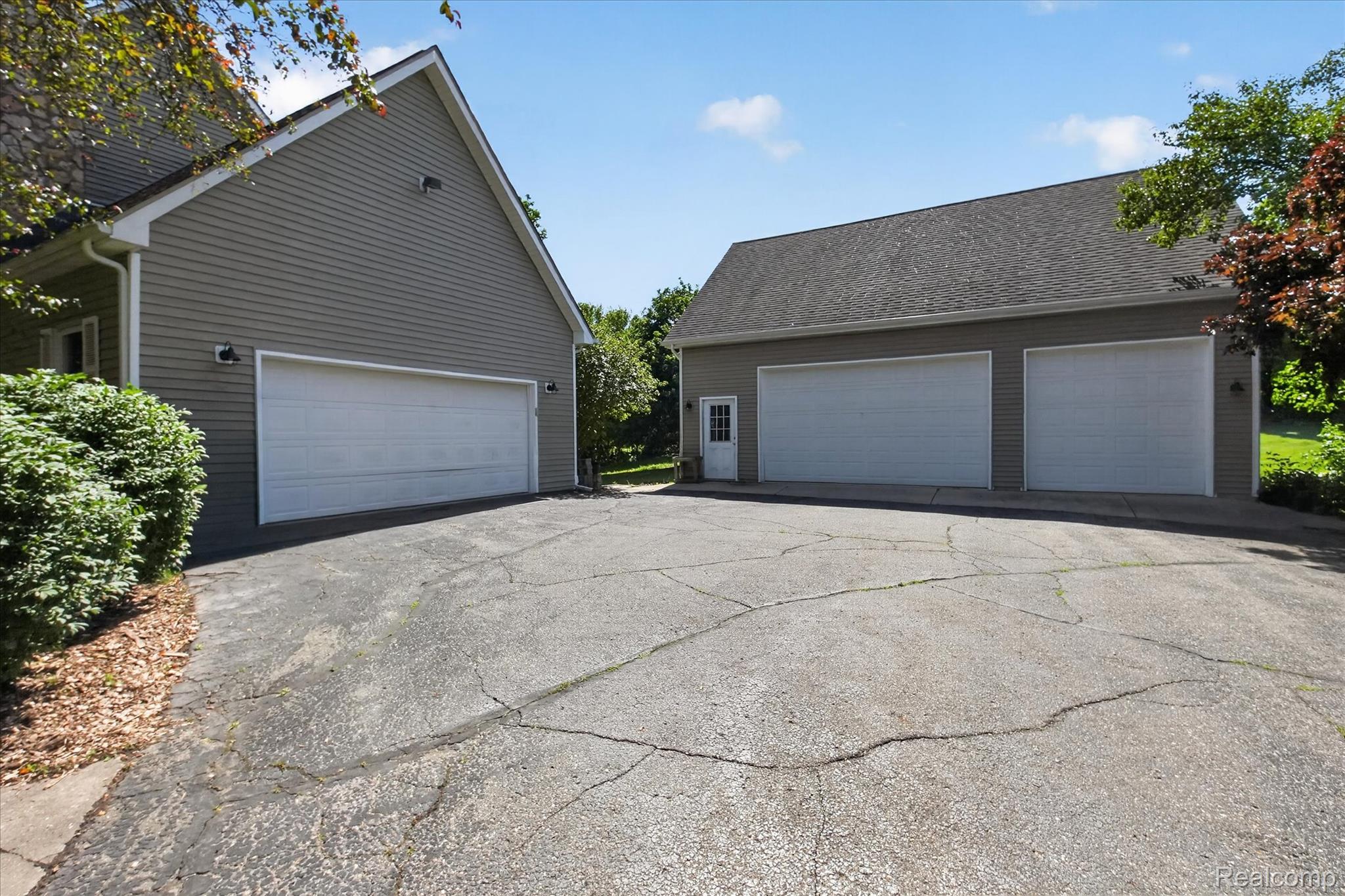 8114 Chilson Road Pinckney, MI 48169 - Photo 3 of 32 68-8114-Chilson-Rd-WindowStill.jpg
