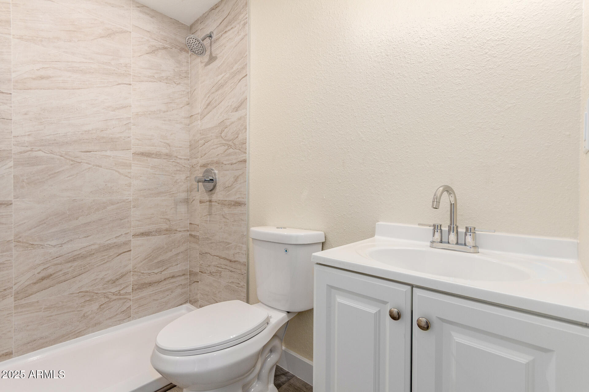 2749 West Montecito Avenue Phoenix, AZ 85017 - Photo 16 of 20 a bathroom with a sink a toilet and shower