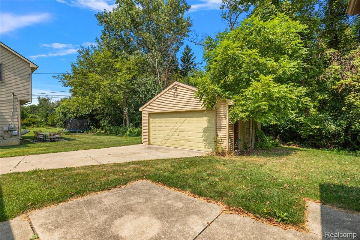 1754 Ruby Avenue Rochester, MI 48309 - Photo 4 of 51 2-car detached garage