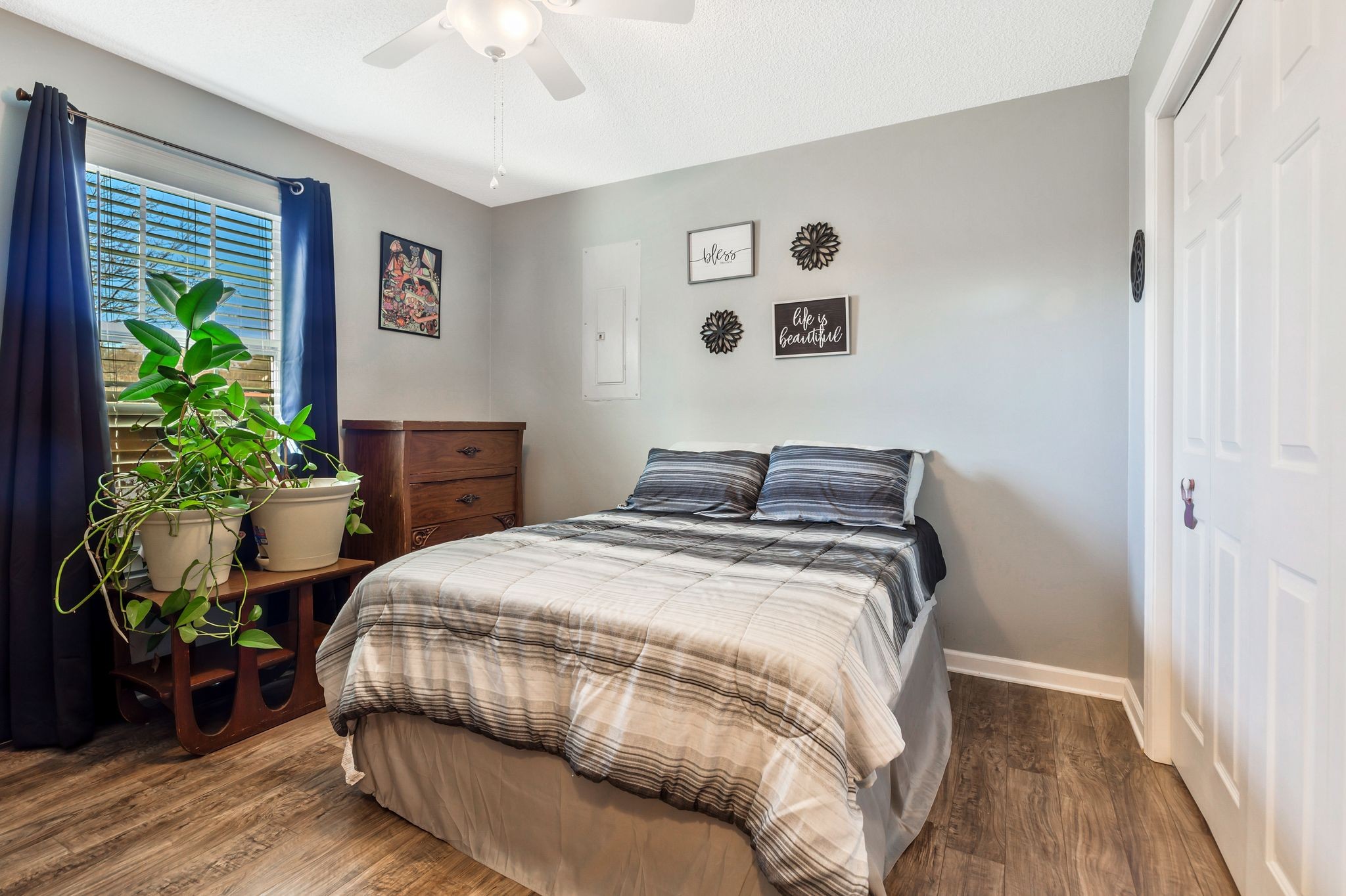 740 Happy Valley Road Bell Buckle, TN 37020 - Photo 23 of 33 a bedroom with a bed and a potted plant