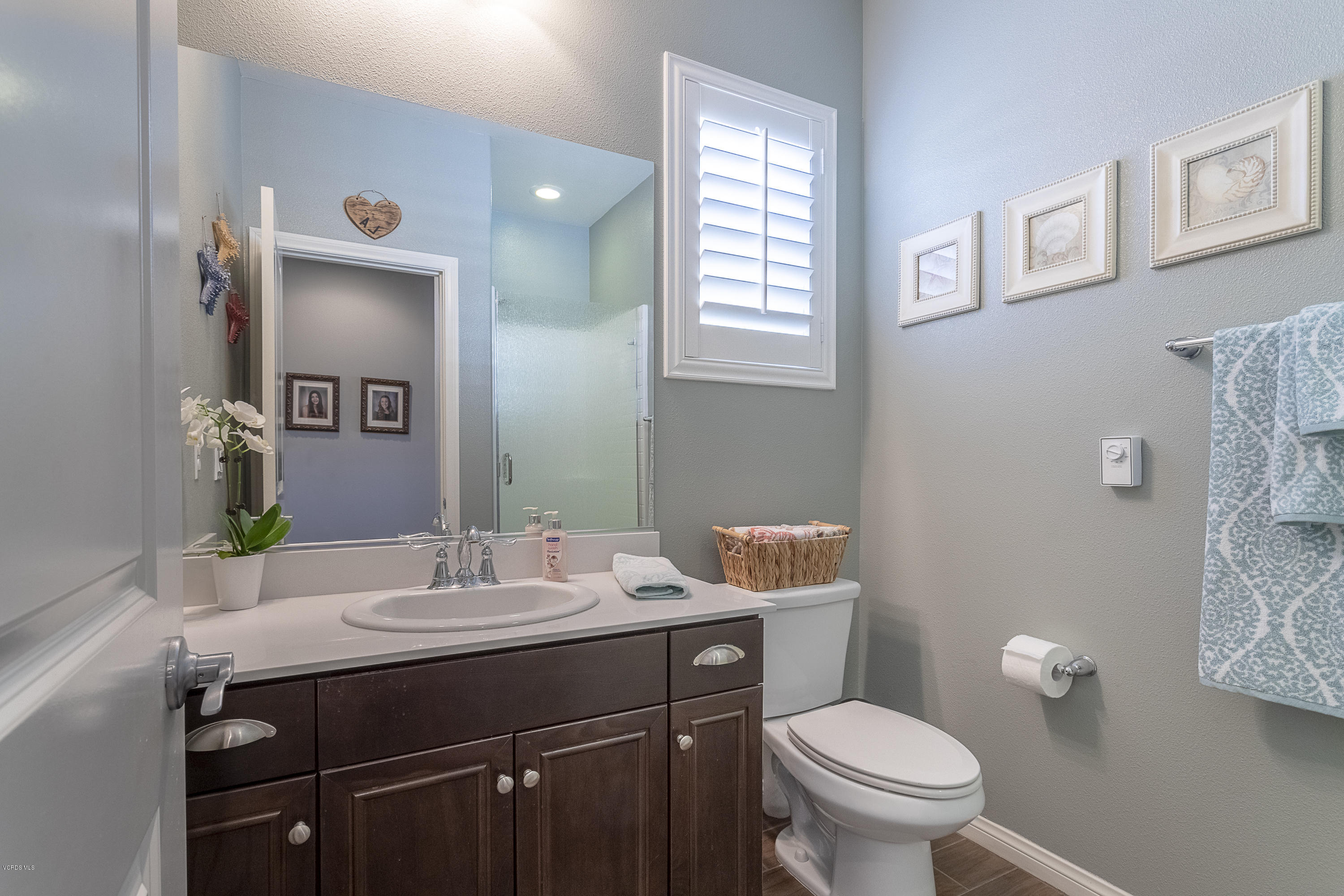 613 Xanadu Way Oxnard, CA 93036 - Photo 11 of 30 a bathroom with a sink toilet and mirror