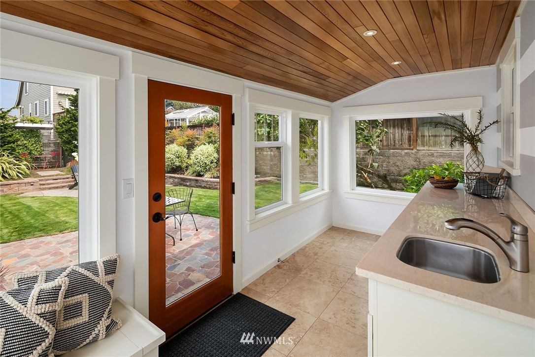 1008 North 32nd Street Renton, WA 98056 - Photo 12 of 22