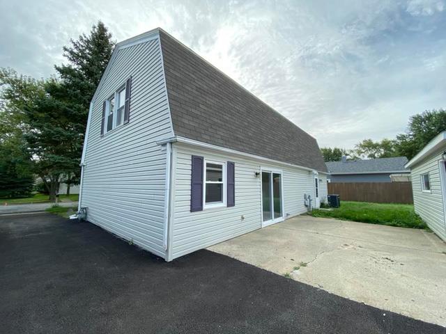 18 Roulock Road Montgomery, IL 60538 - Photo 2 of 23