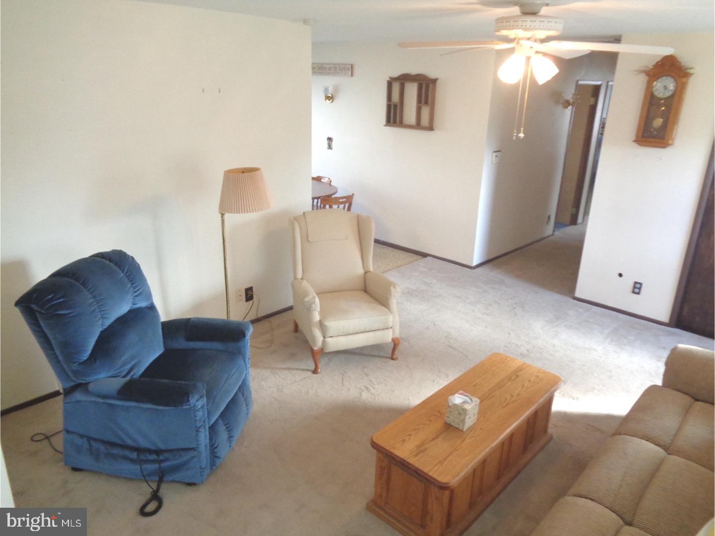 629 Beaumont Road Fairless Hills, PA 19030 - Photo 5 of 22 Living Room