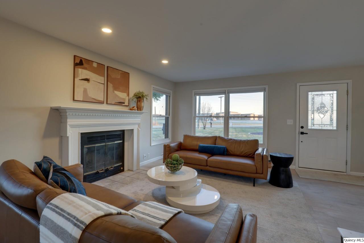 4919 Columbus Road Quincy, IL 62305 - Photo 2 of 36