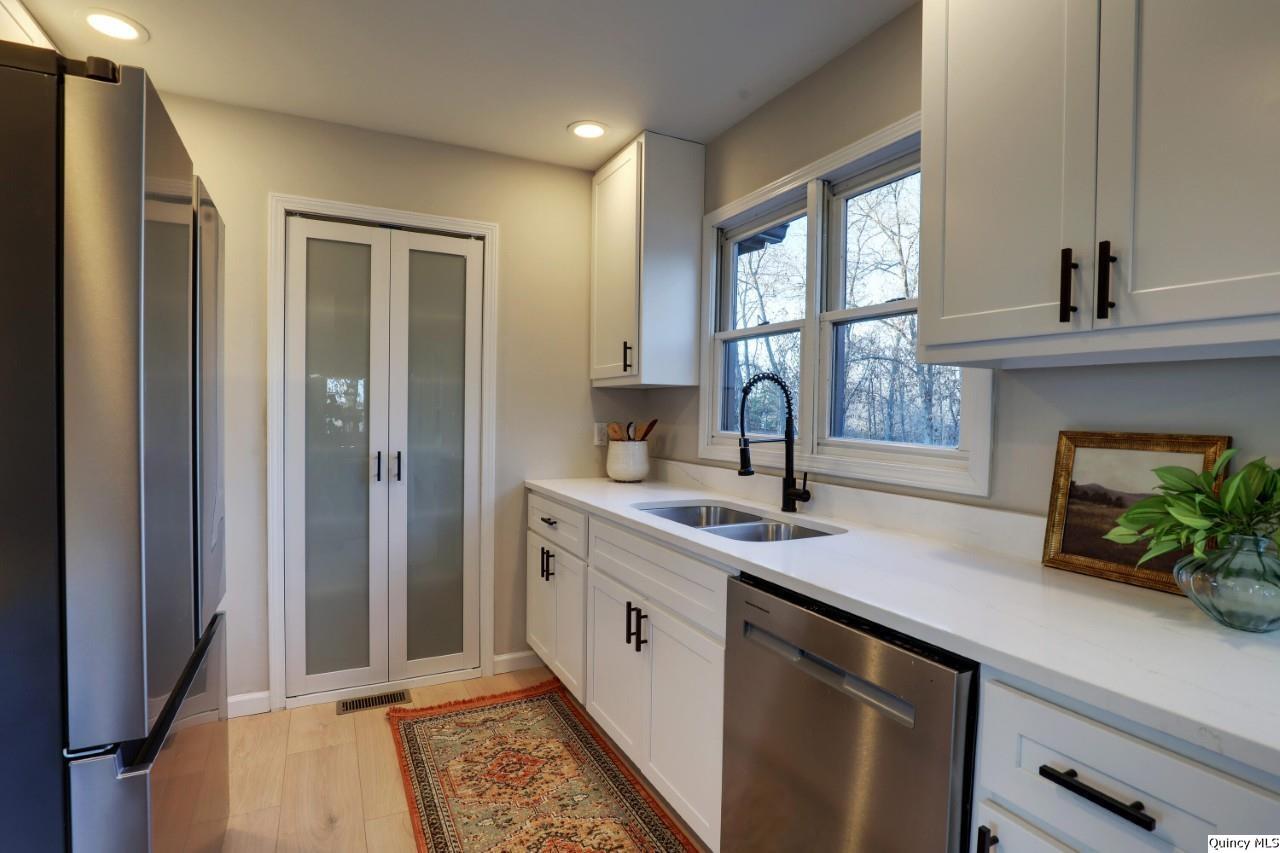 4919 Columbus Road Quincy, IL 62305 - Photo 4 of 36