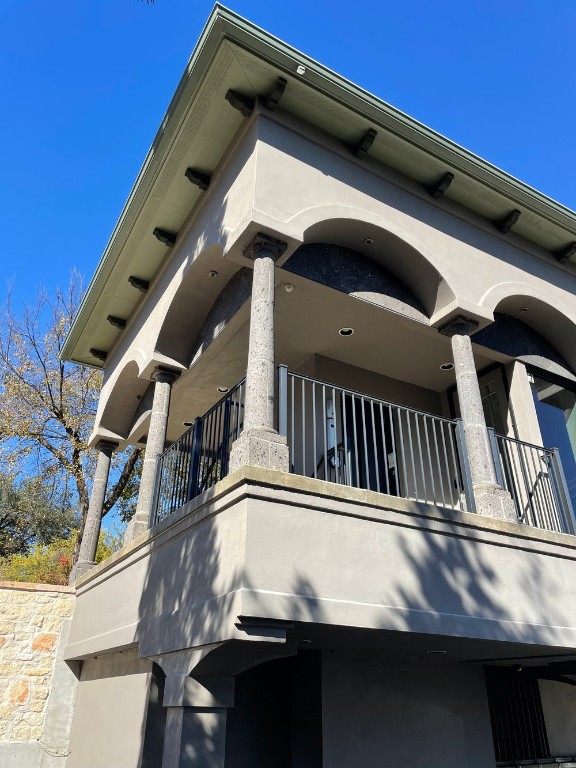 1529 Barton Springs Road, Unit 31 Austin, TX 78704 - Photo 15 of 21 a view of balcony