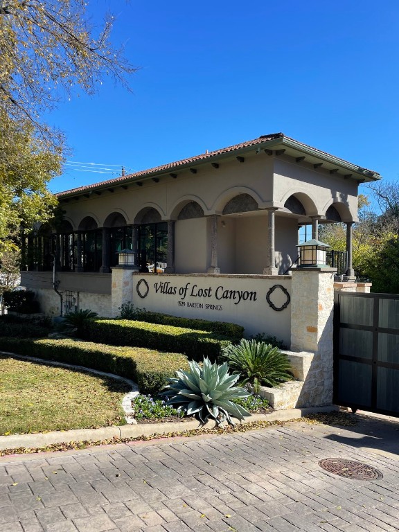 1529 Barton Springs Road, Unit 31 Austin, TX 78704 - Photo 20 of 21 a front view of a house with a yard
