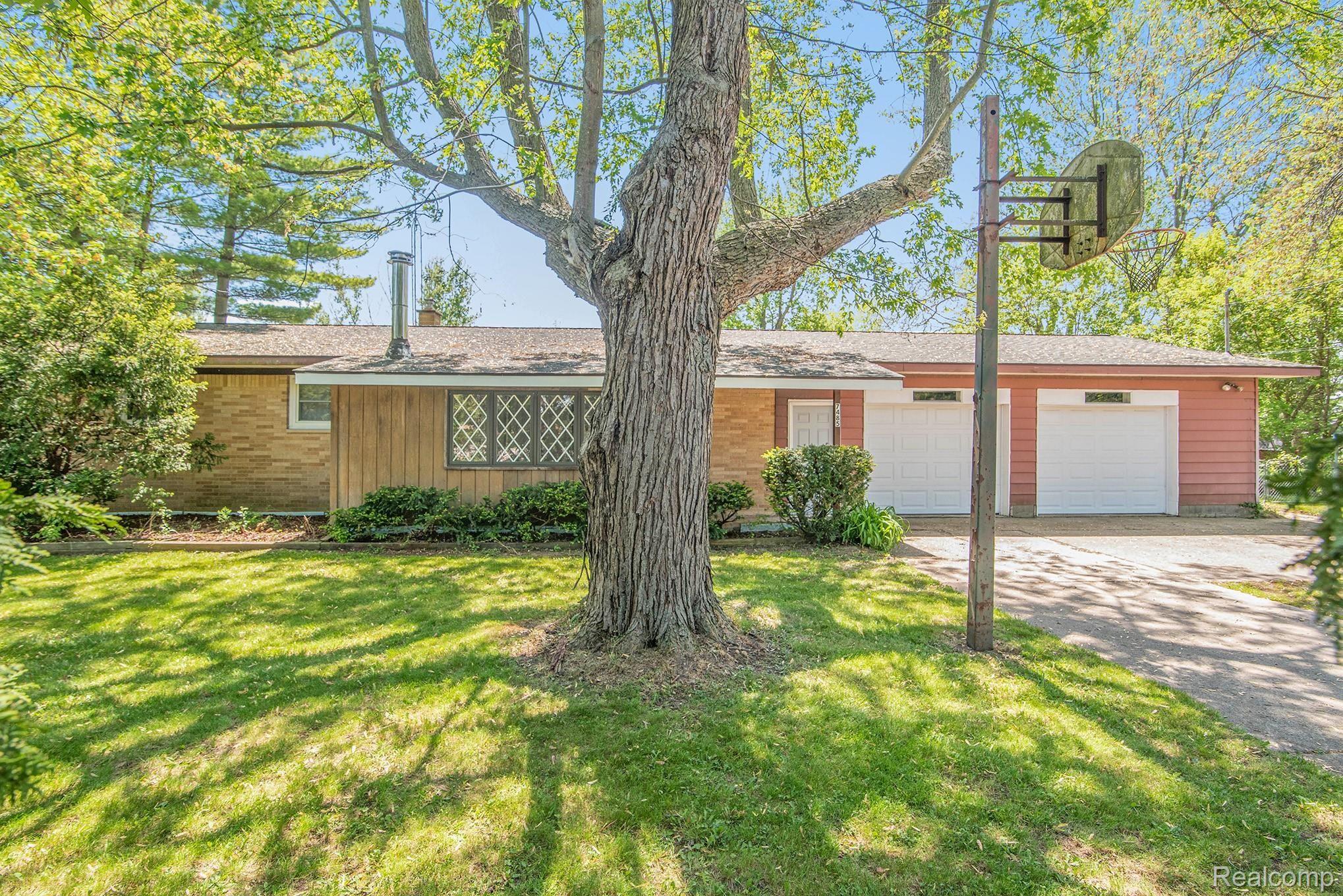 7485 Beecher Road Flint, MI 48532 - Photo 2 of 22 DSC_3820.jpg