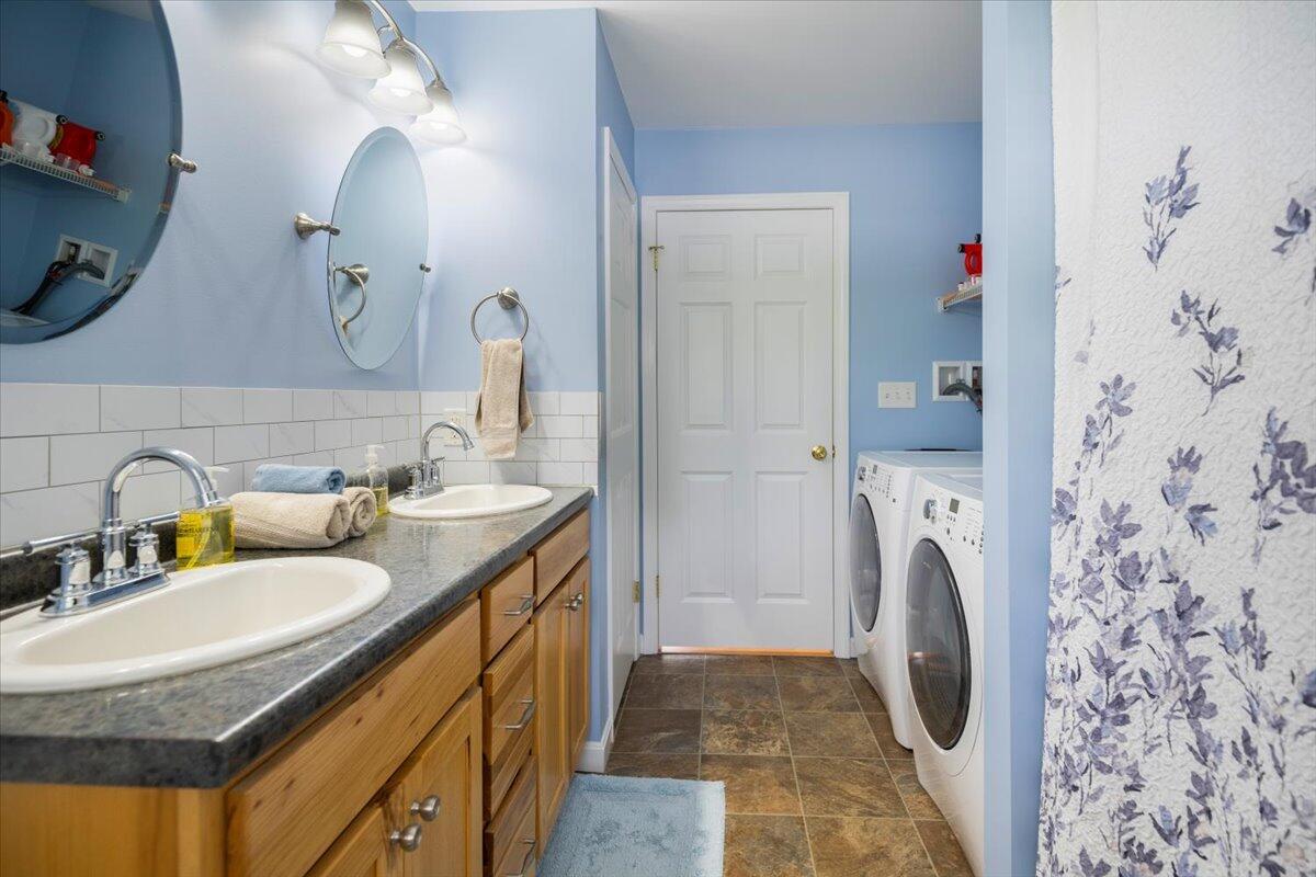 21 Frye Road Raymond, ME 04071 - Photo 18 of 28 Full Bath with Laundry