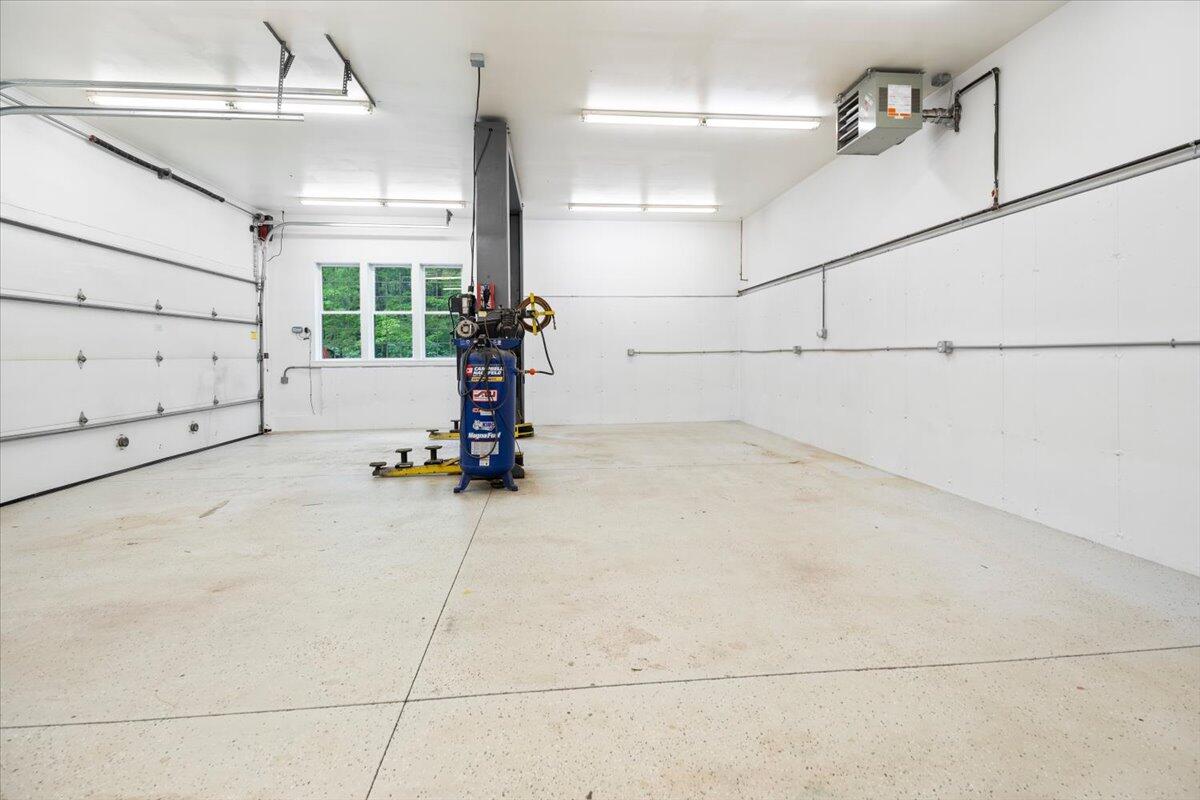 21 Frye Road Raymond, ME 04071 - Photo 3 of 28 Heated Garage