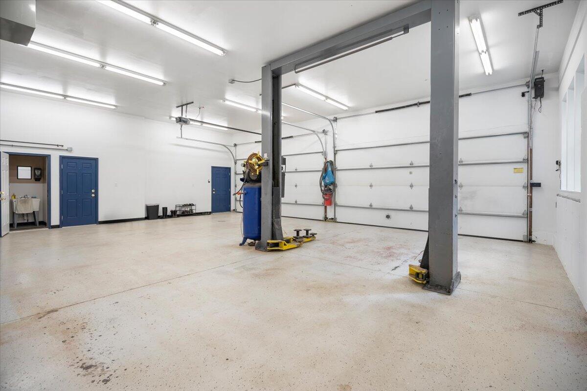 21 Frye Road Raymond, ME 04071 - Photo 4 of 28 Car Lift