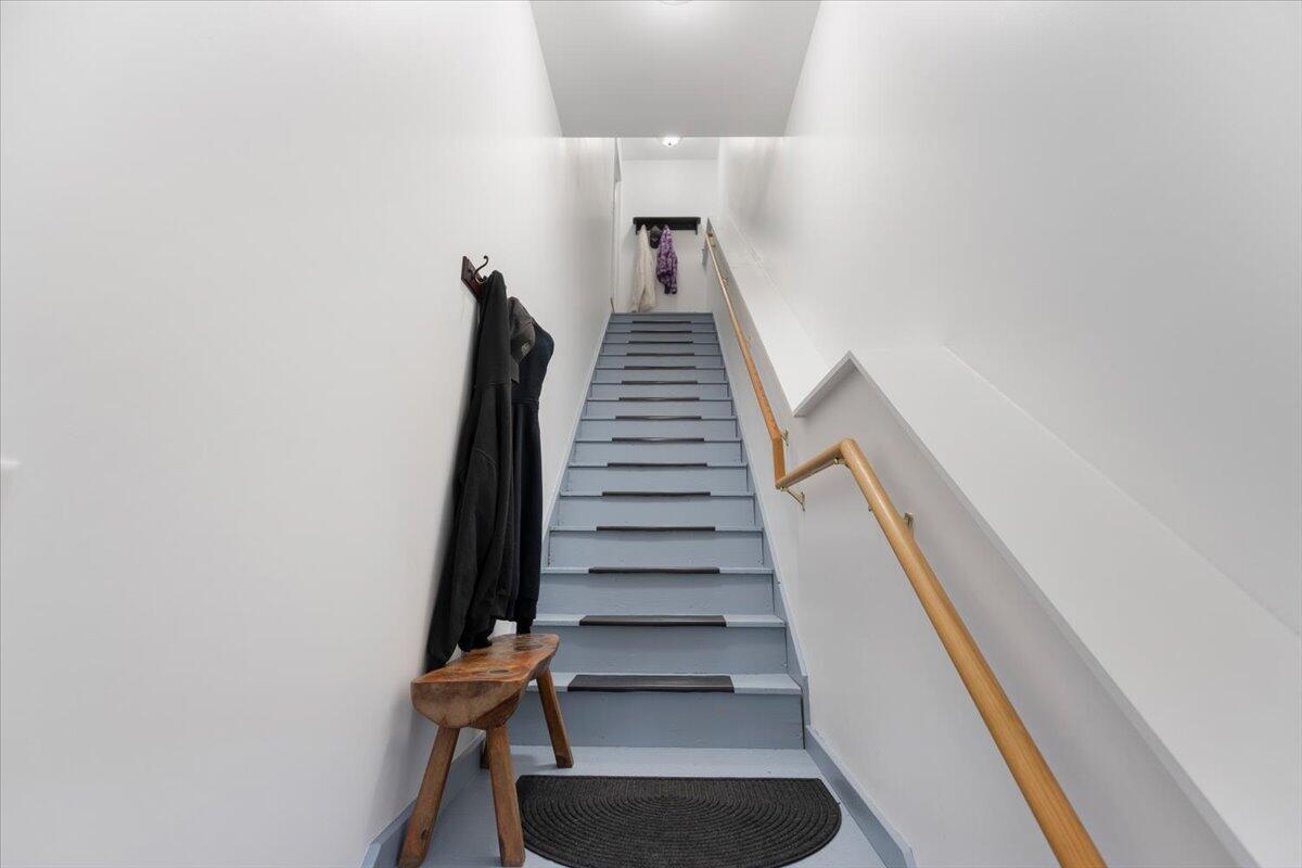 21 Frye Road Raymond, ME 04071 - Photo 8 of 28 Driveway Entryway