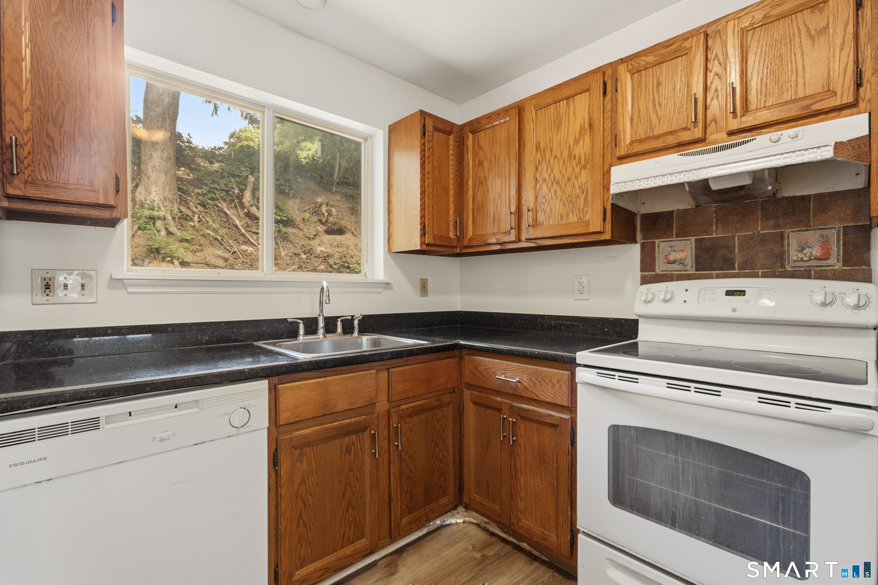 1 Beaver Brook Road, Unit 8 Danbury, CT 06810 - Photo 12 of 40
