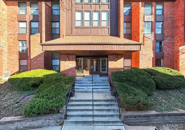 $247,000 | 514 Coeur De Royale Drive, Unit 105, St. Louis, MO 63141