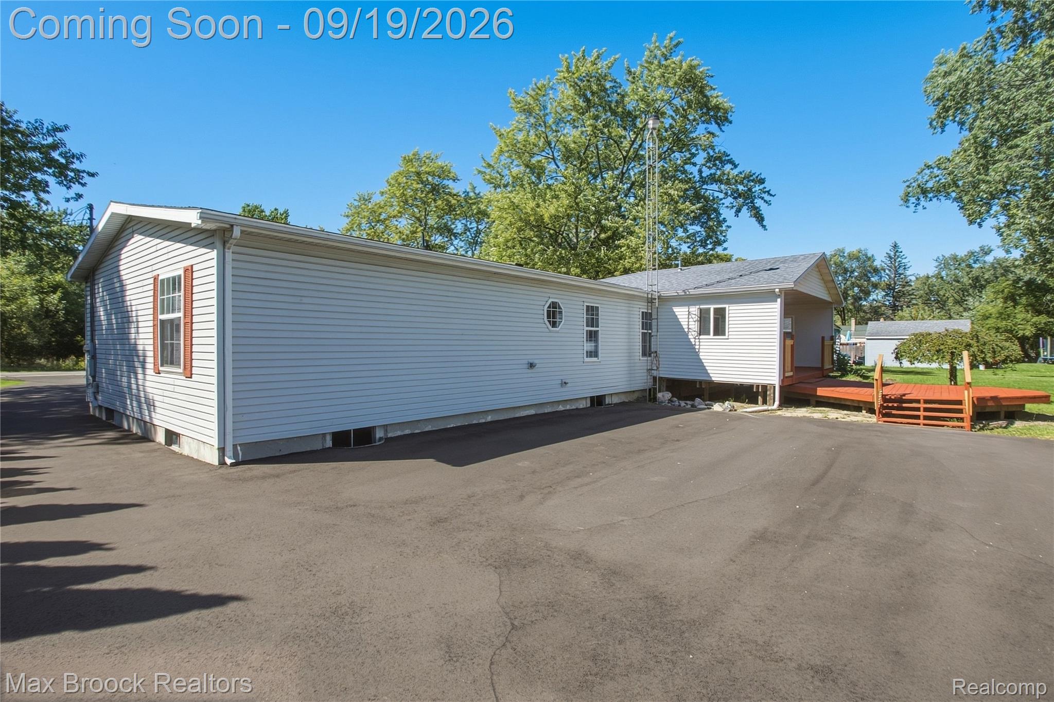 2267 Howe Road Burton, MI 48519 - Photo 49 of 68 IMG_2849.JPG