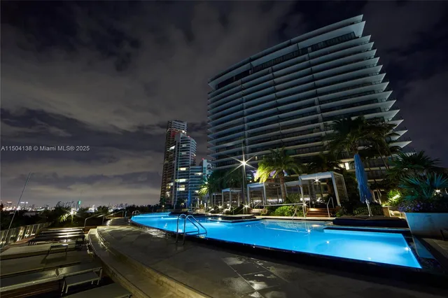 $8,450,000 | 800 South Pointe Drive, Unit 502, Miami Beach, FL 33139