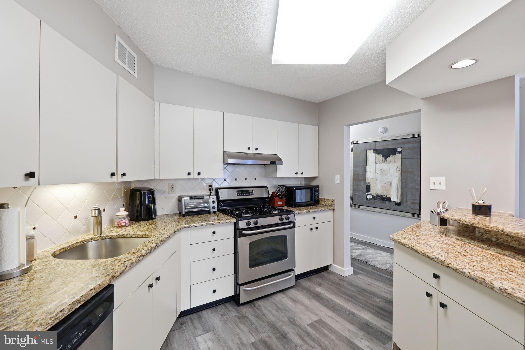 5225 Pooks Hill Road, Unit 1401N Bethesda, MD 20814 - Photo 3 of 64