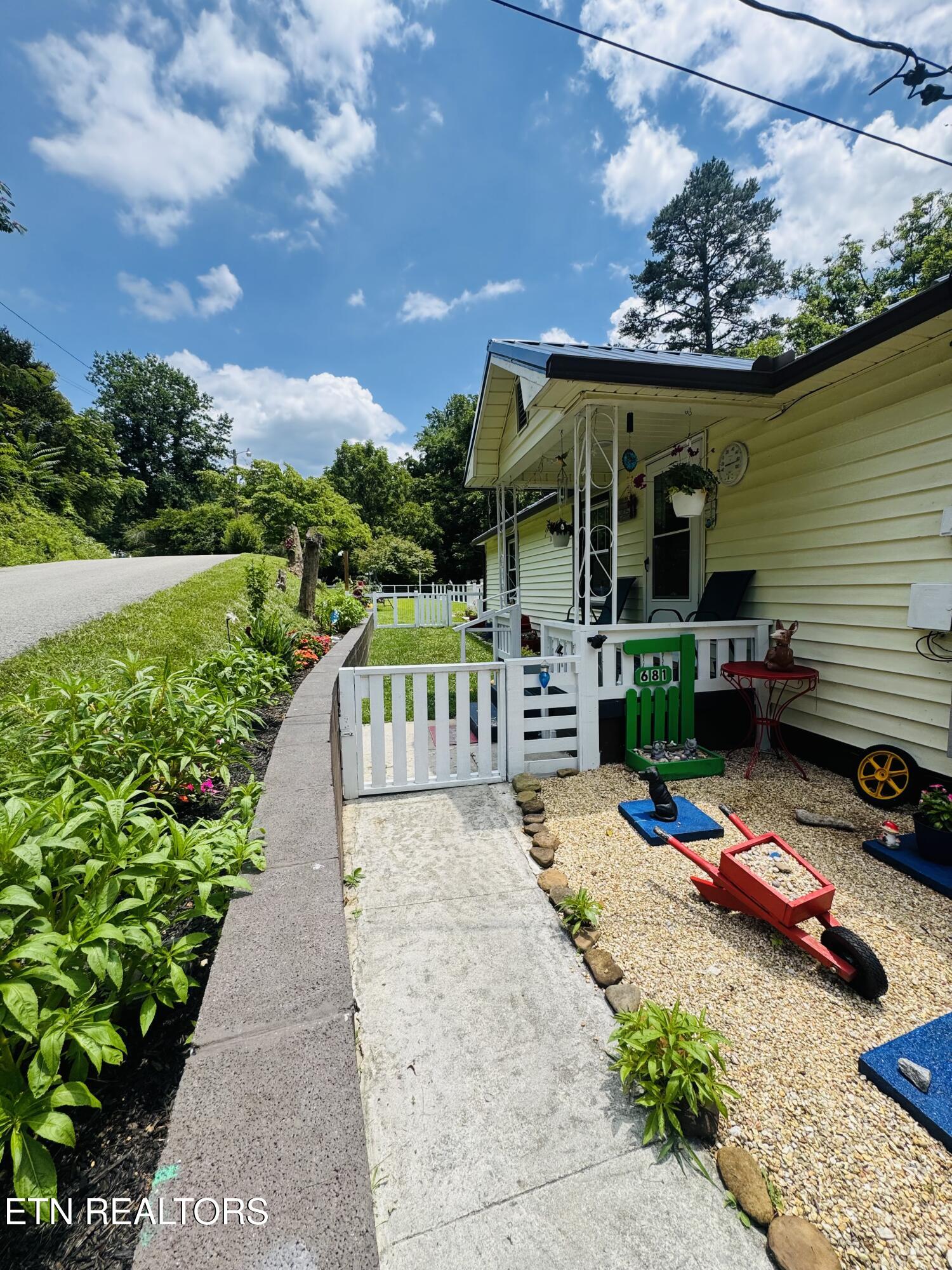 681 Island Cove Road Rocky Top, TN 37769 - Photo 2 of 47 IMG_5613