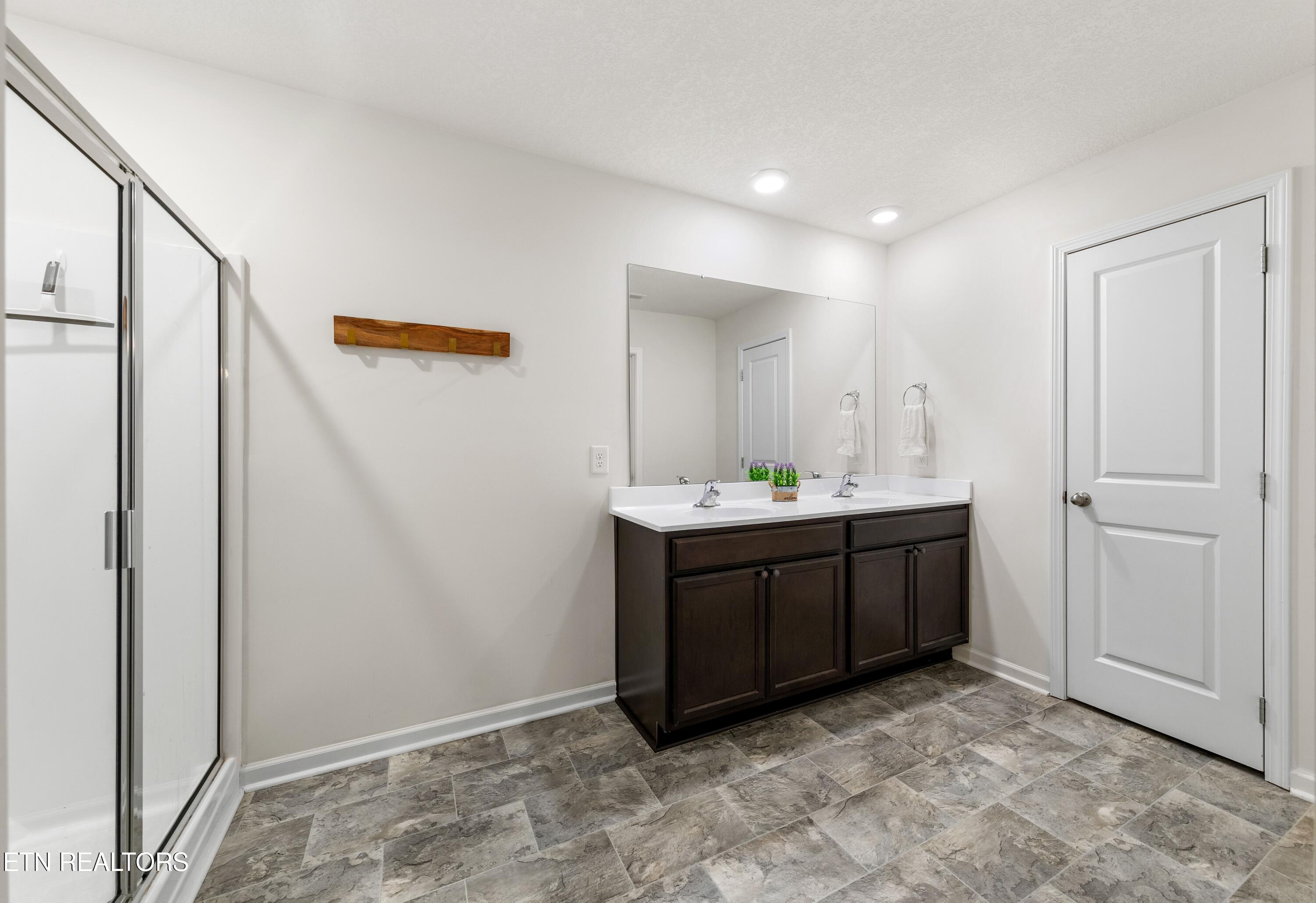 5 Ivy Court Clinton, TN 37716 - Photo 22 of 29 030A7728