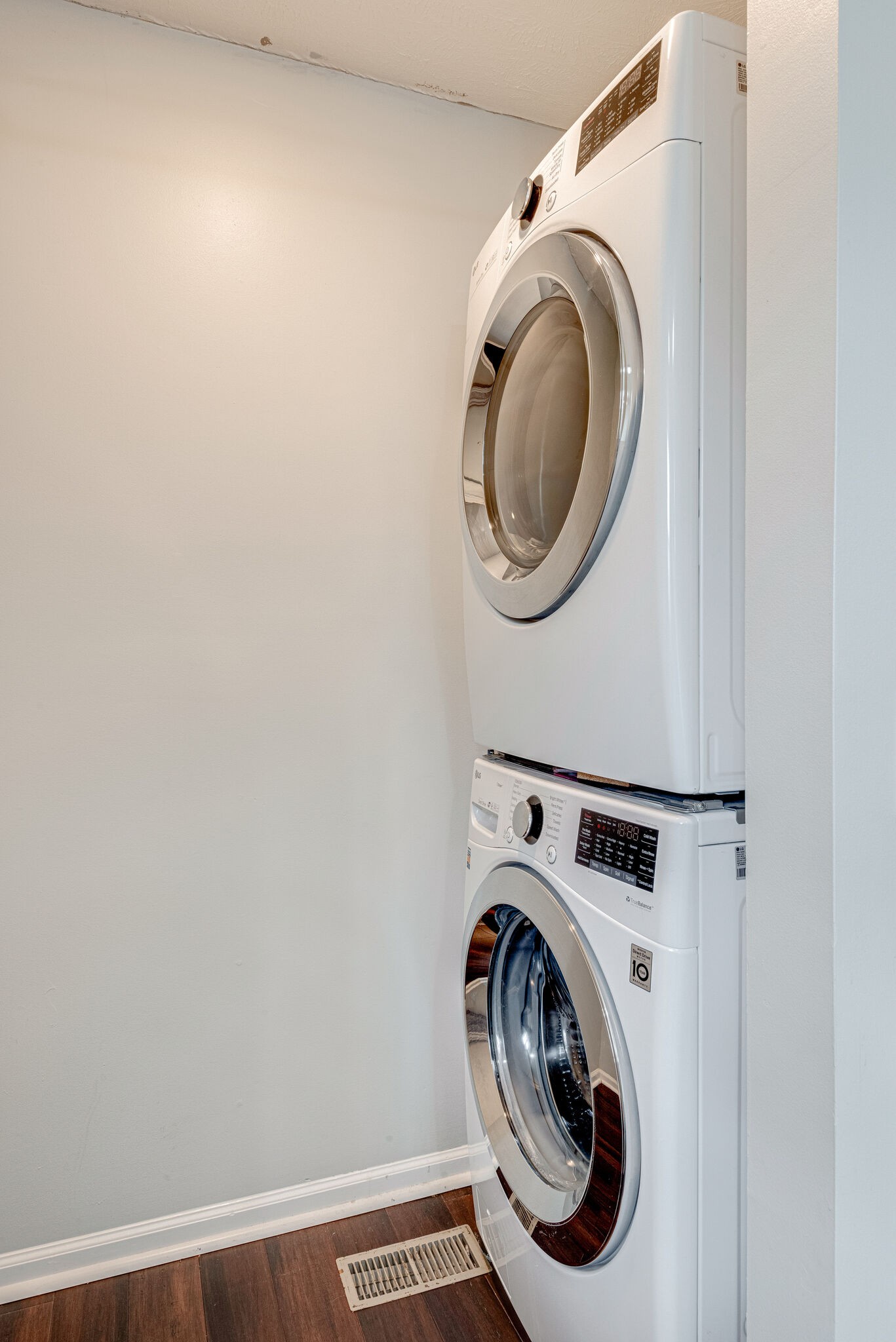 1121 Deer Ridge Road Kingston Springs, TN 37082 - Photo 12 of 27 a utility room with dryer and washer
