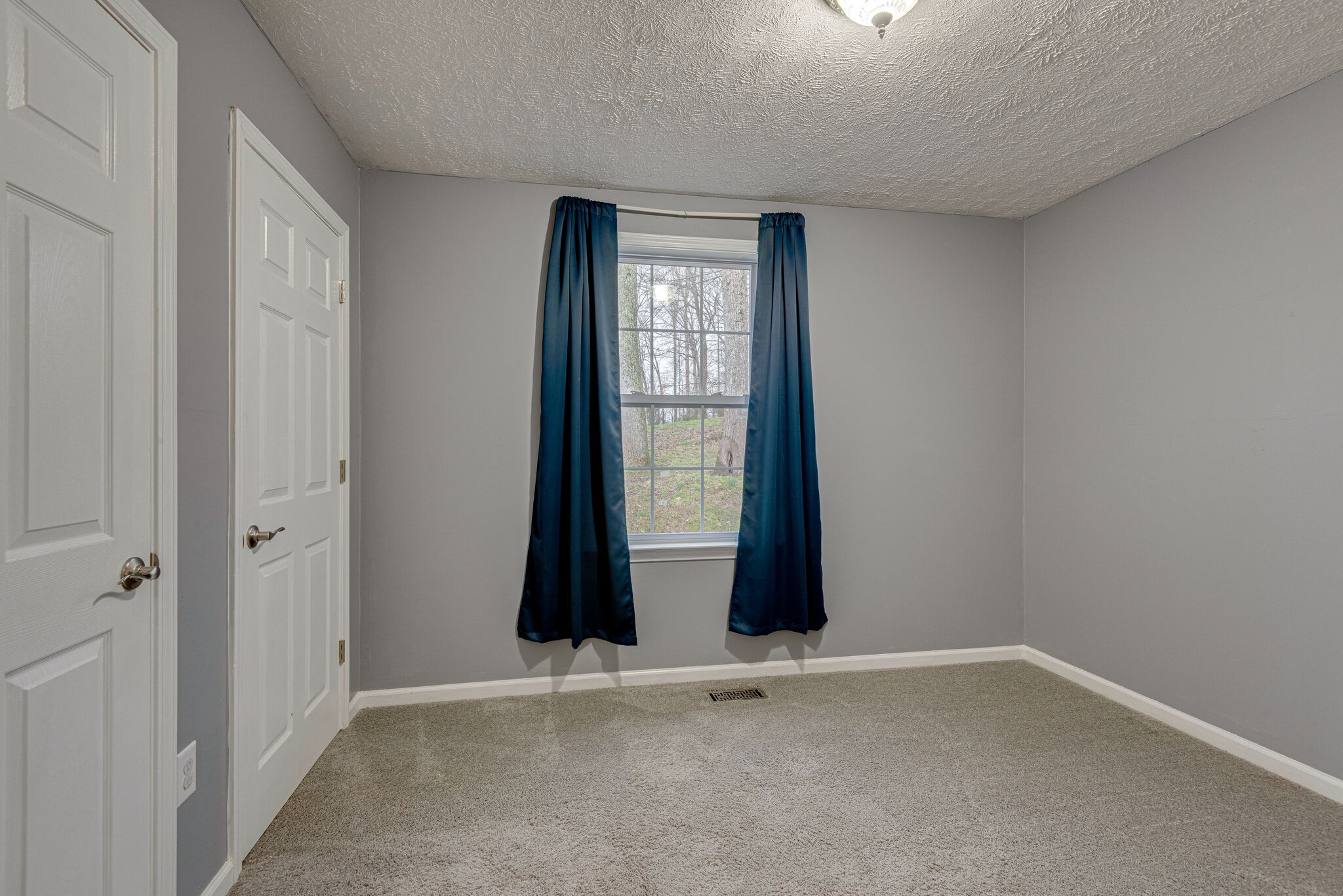 1121 Deer Ridge Road Kingston Springs, TN 37082 - Photo 17 of 27 an empty room with windows