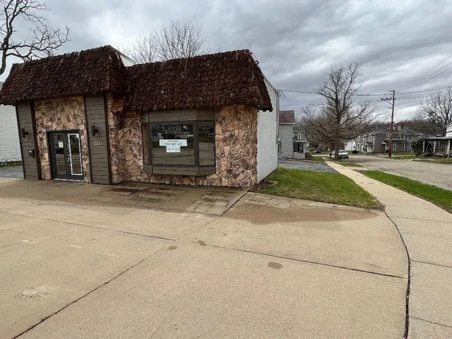 $135,000 | 221 West Galena Avenue, Freeport, IL 61032