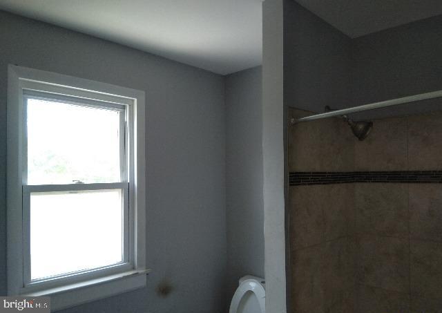 806 Creek Road Baltimore, MD 21221 - Photo 4 of 12 Gallery Image 4