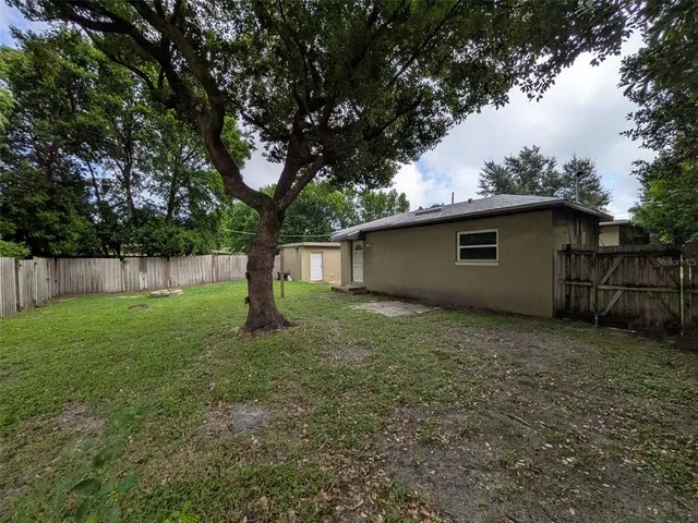 a view of a house with a backyard