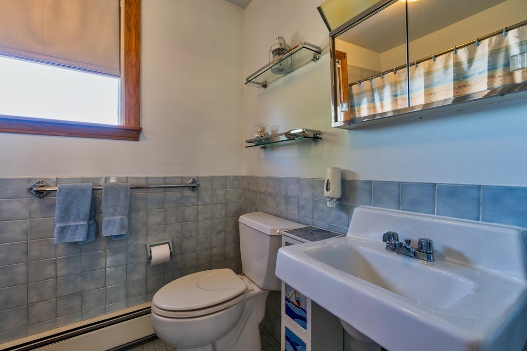 87 Wendell Street Winchester, MA 01890 - Photo 12 of 28